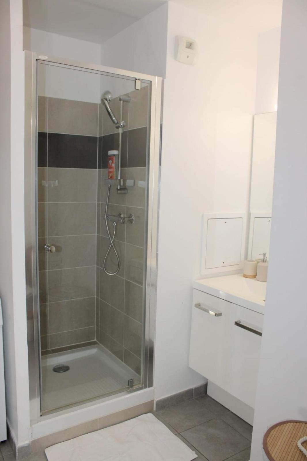 Appartement Elegant Et Lumineux رومينفيل المظهر الخارجي الصورة